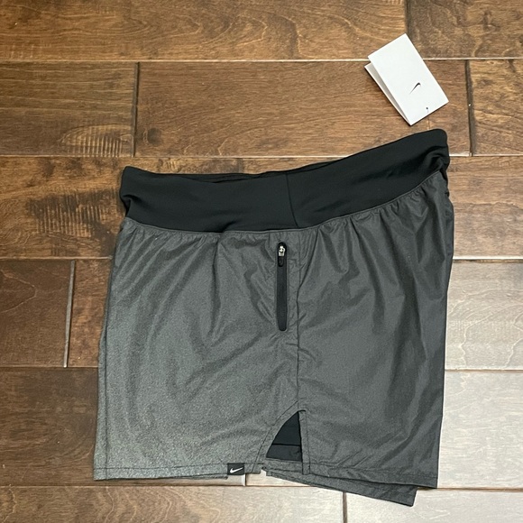 Women's Nike Run Division Mid-Rise 3” 2-in-1 Reflective Shorts, NWT - Picture 8 of 11